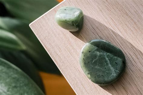 Jade: A Gemstone with Divine Properties for Transformation and Renewal